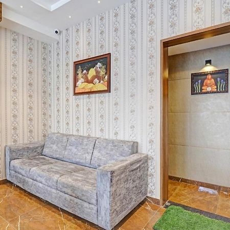 Oyo Flagship 86605 Hotel The Meriton アーメダバード エクステリア 写真