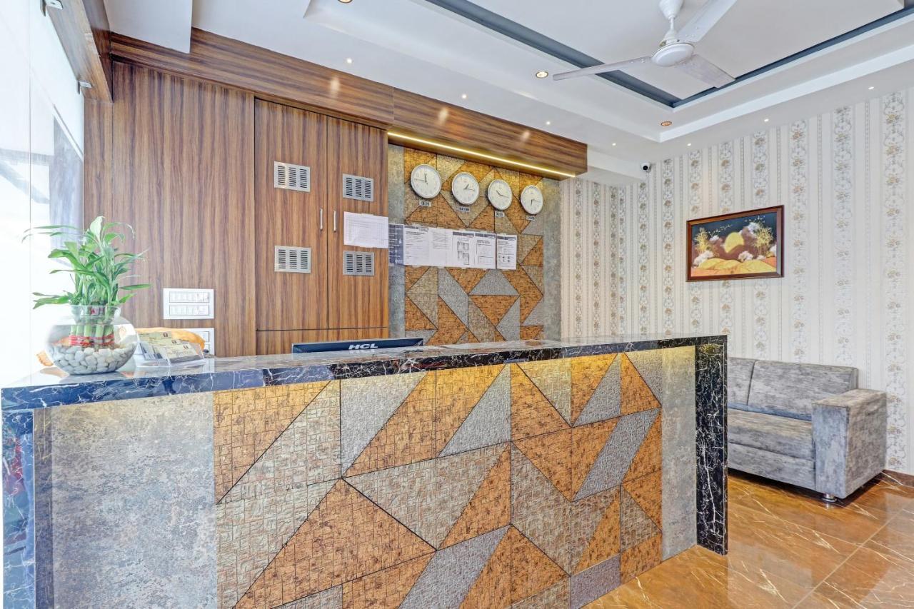 Oyo Flagship 86605 Hotel The Meriton アーメダバード エクステリア 写真