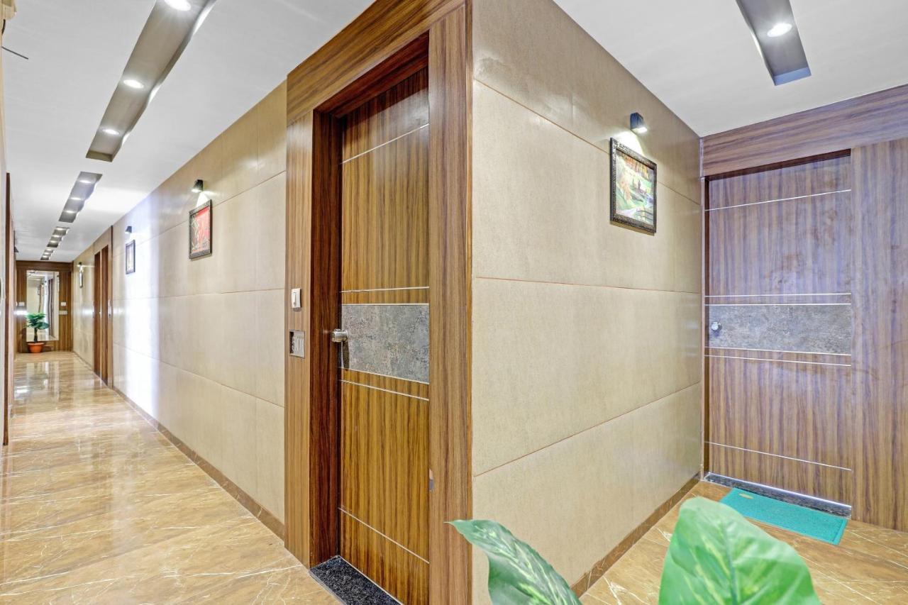 Oyo Flagship 86605 Hotel The Meriton アーメダバード エクステリア 写真