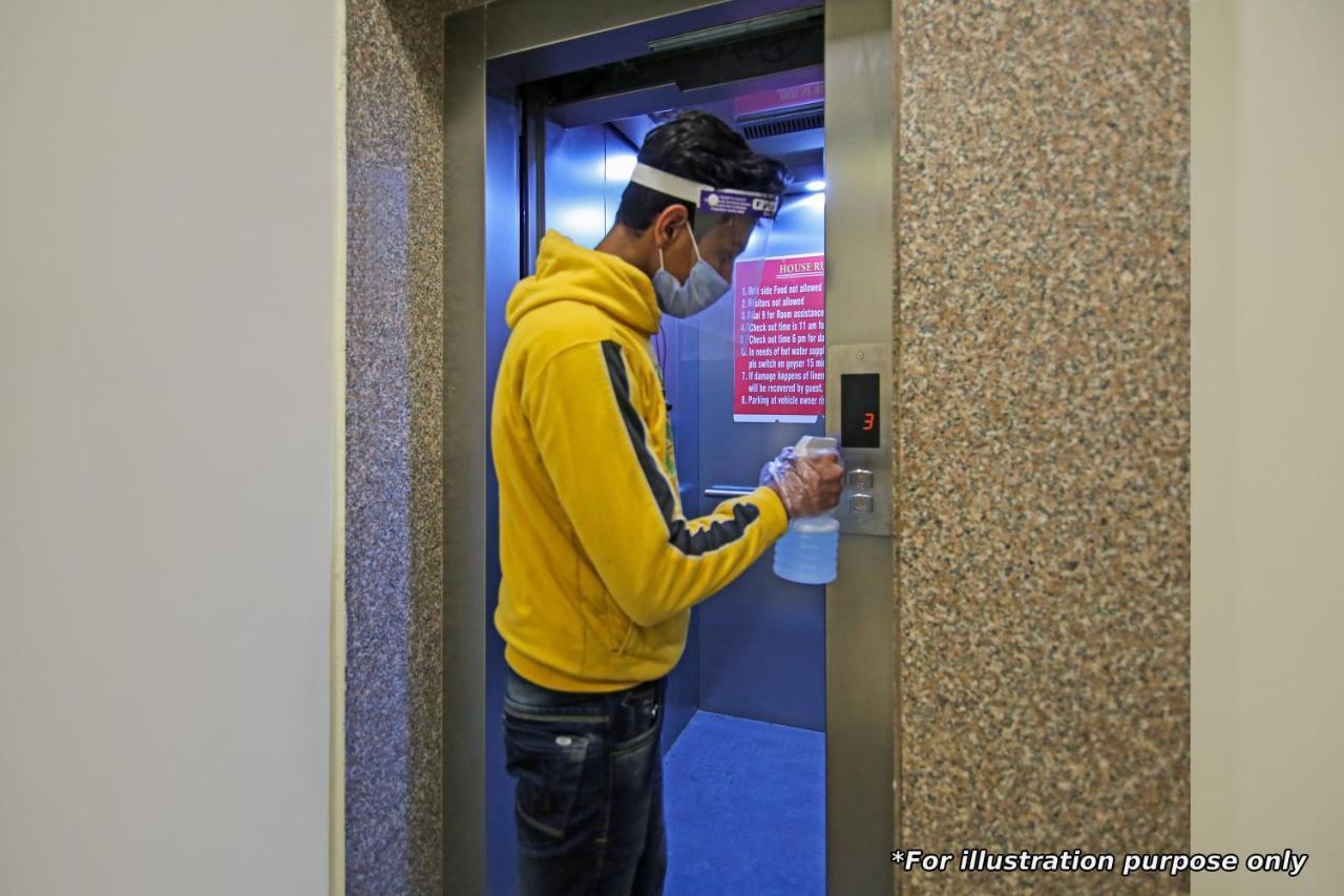 Oyo Flagship 86605 Hotel The Meriton アーメダバード エクステリア 写真