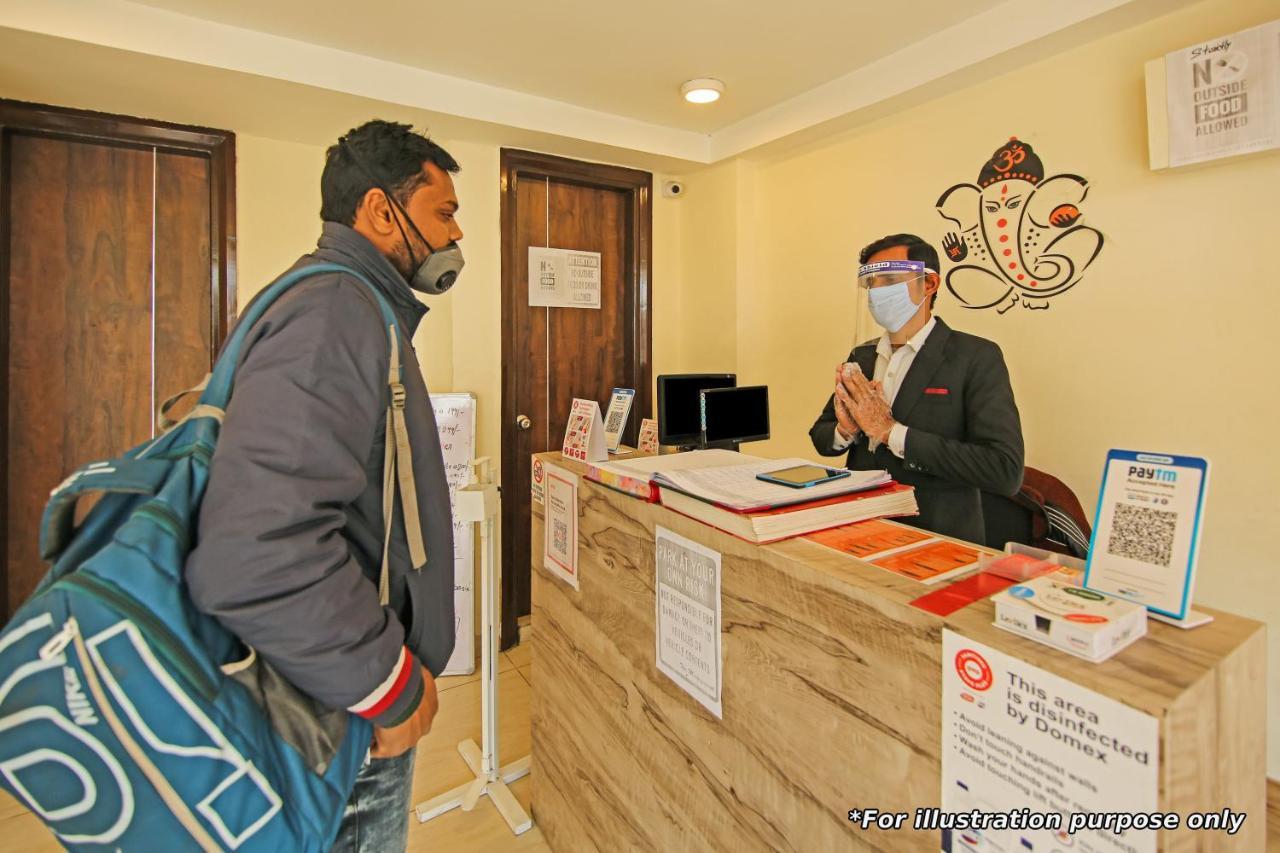 Oyo Flagship 86605 Hotel The Meriton アーメダバード エクステリア 写真