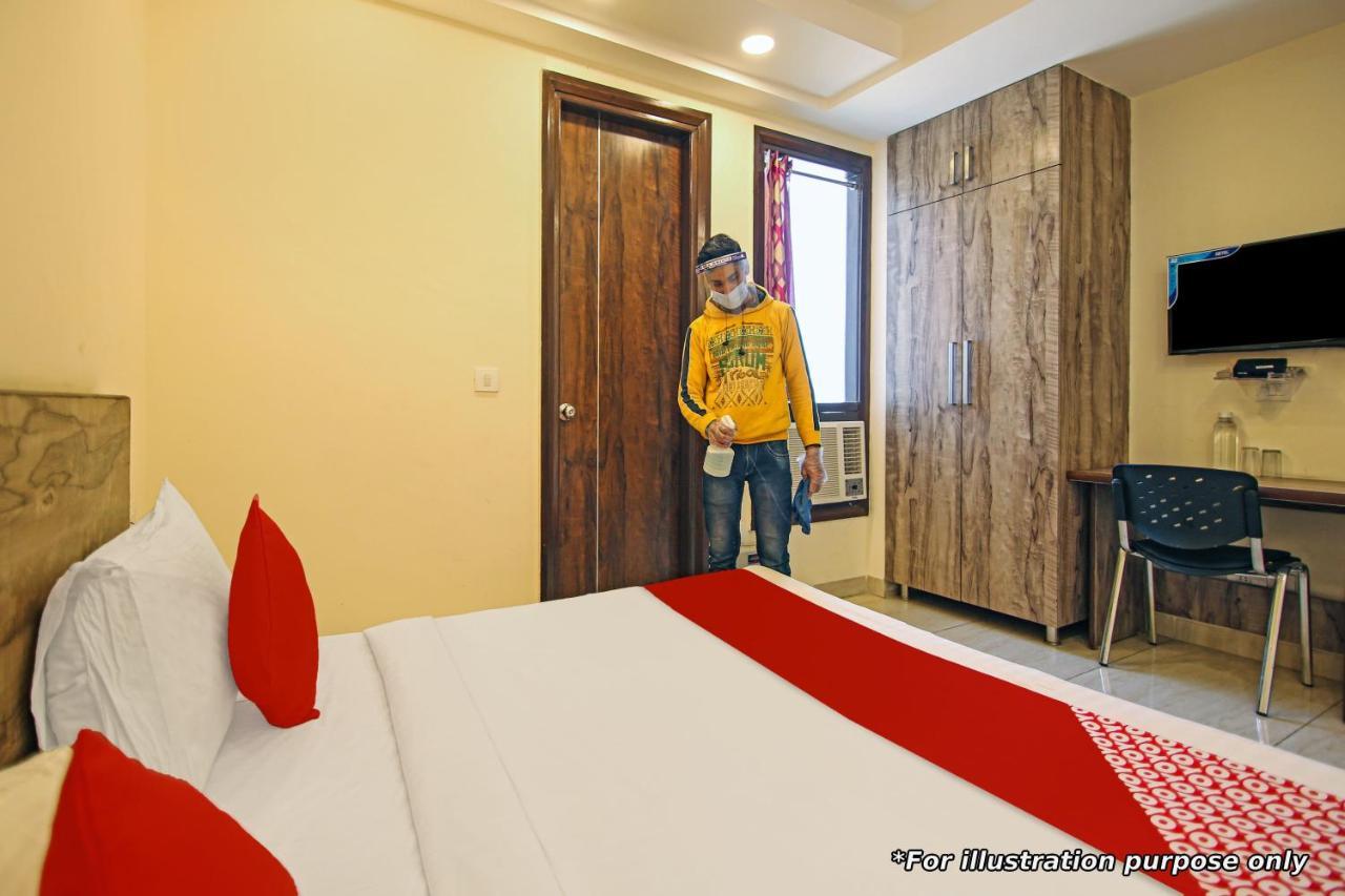 Oyo Flagship 86605 Hotel The Meriton アーメダバード エクステリア 写真
