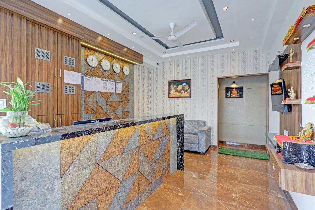 Oyo Flagship 86605 Hotel The Meriton アーメダバード エクステリア 写真